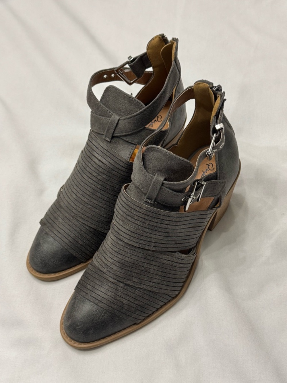 Qupid gray faux leather gray cut out buckle Booties size 9 but must be a 10
